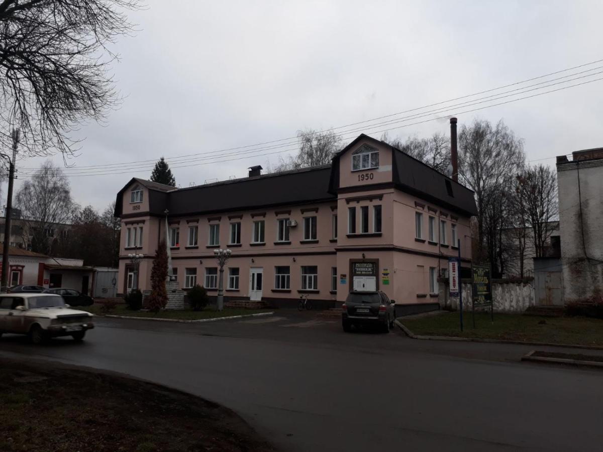 Hotel Unenege Nizhyn Bagian luar foto